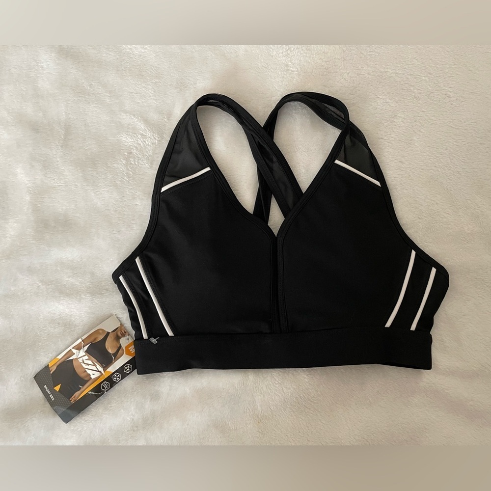 NWT Avia size Medium (8-10) Black Sports Bra with White Accents